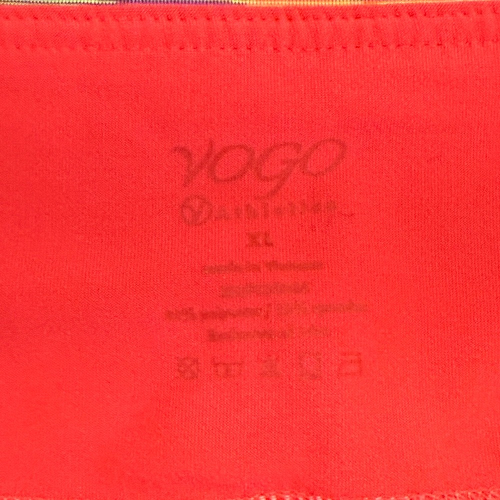 VOGO Athletica Vibrant Pink Capri Leggings - Picture 6 of 6